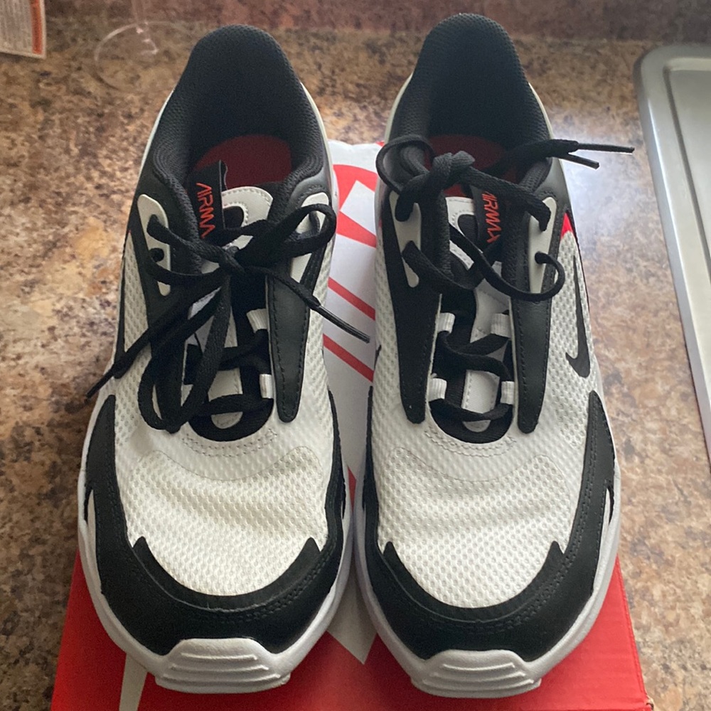 These are Air Max bolt (gs) size 6y. Great for running and everyday use!!